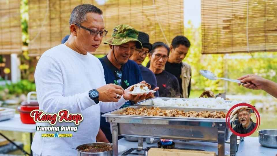 Kambing Guling Megamendung